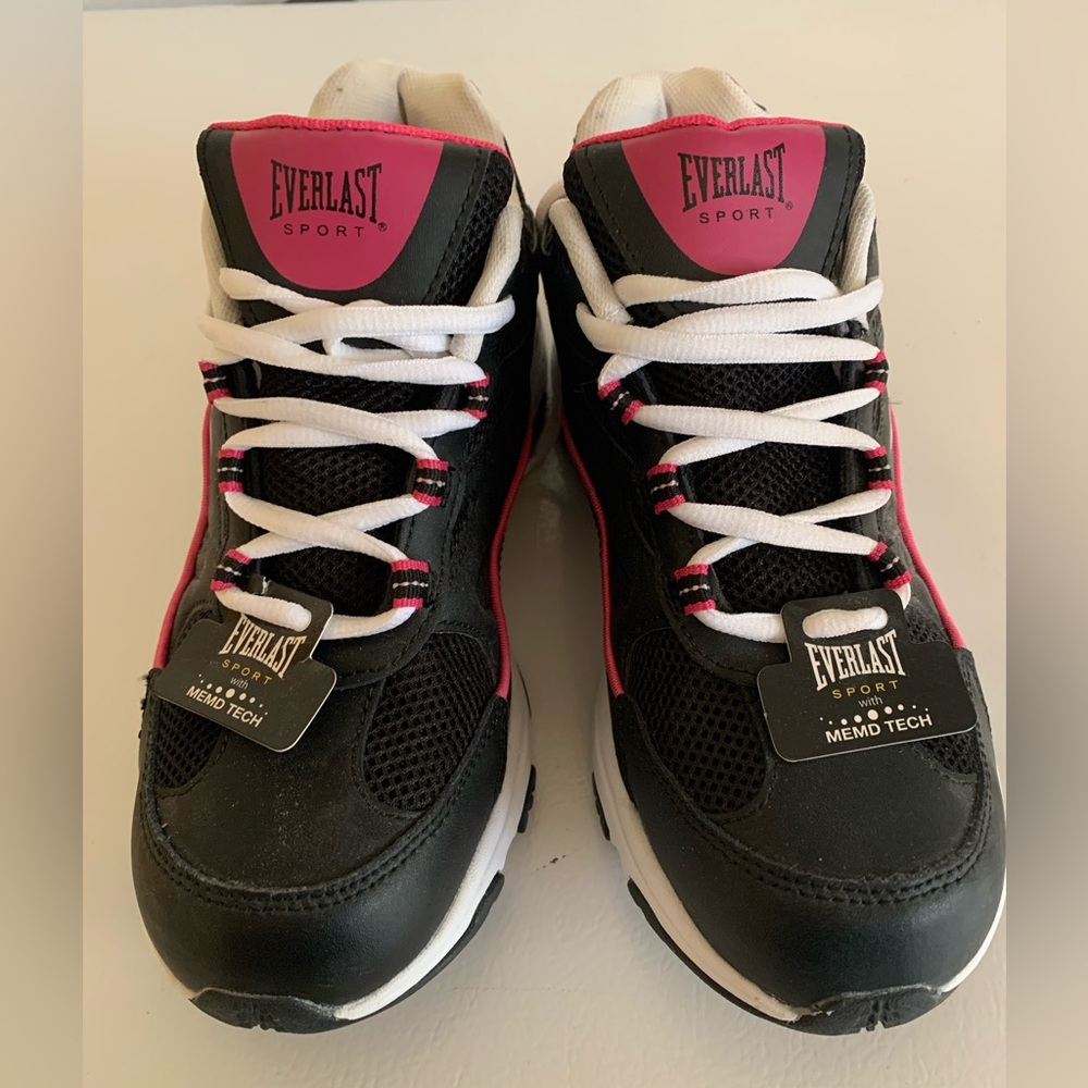 NWT Everlast sneakers women’s size 8